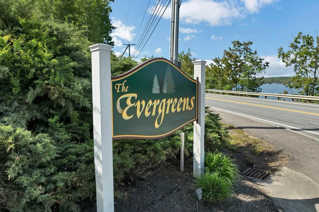 53 Evergreens Drive Laconia NH 03246