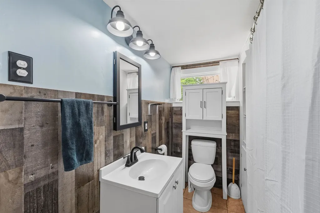 127 Franklin Street Rochester NH 03867