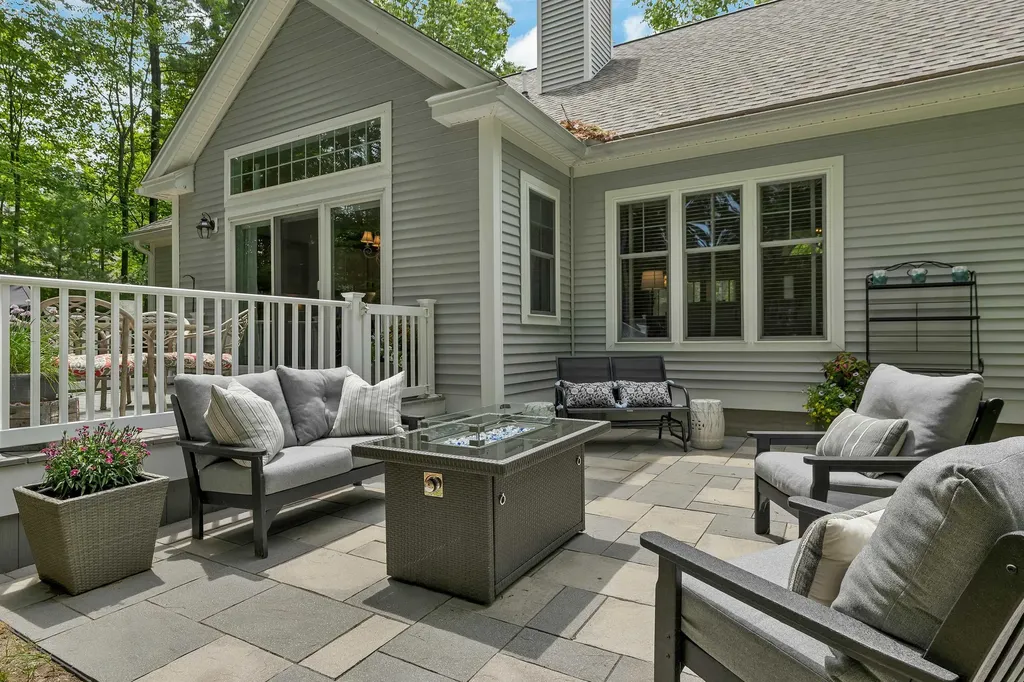 27 Sandpiper Lane Merrimack NH 03054