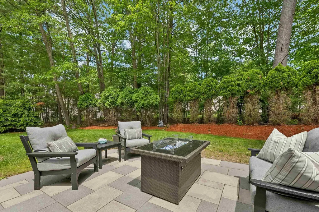 27 Sandpiper Lane Merrimack NH 03054