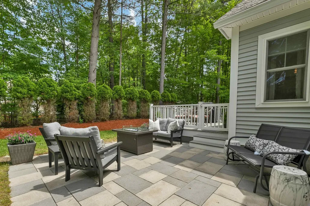 27 Sandpiper Lane Merrimack NH 03054