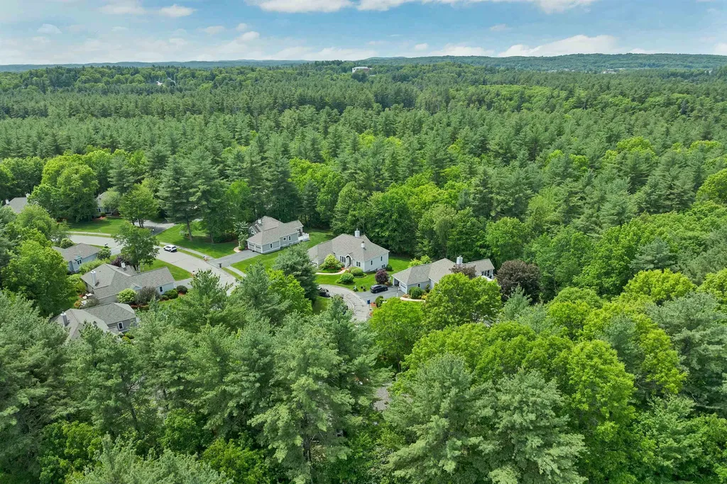 27 Sandpiper Lane Merrimack NH 03054