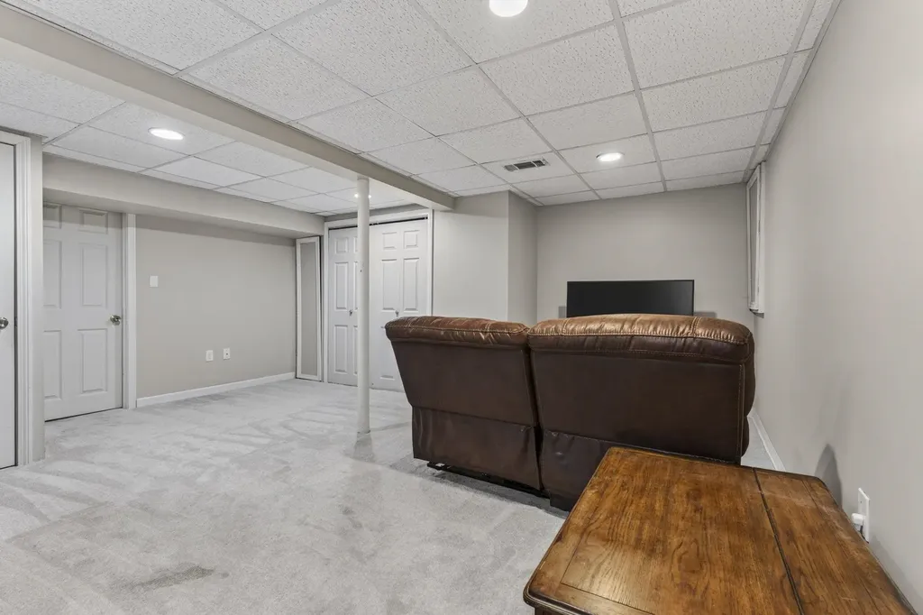 11 Sundown Drive Derry NH 03038
