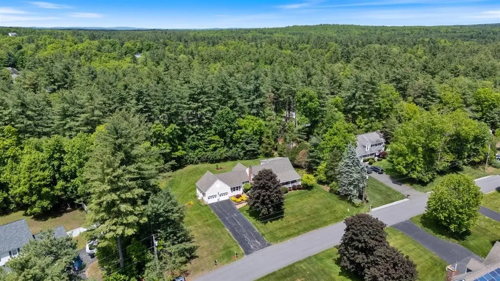 16 Locke Mill Drive Litchfield NH 03052