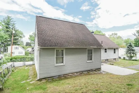 22 Greenwood Drive Nashua NH 03062