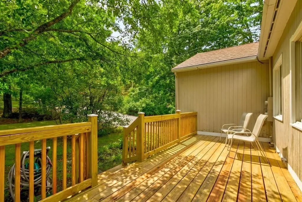 12 Poplar Drive Raymond NH 03077