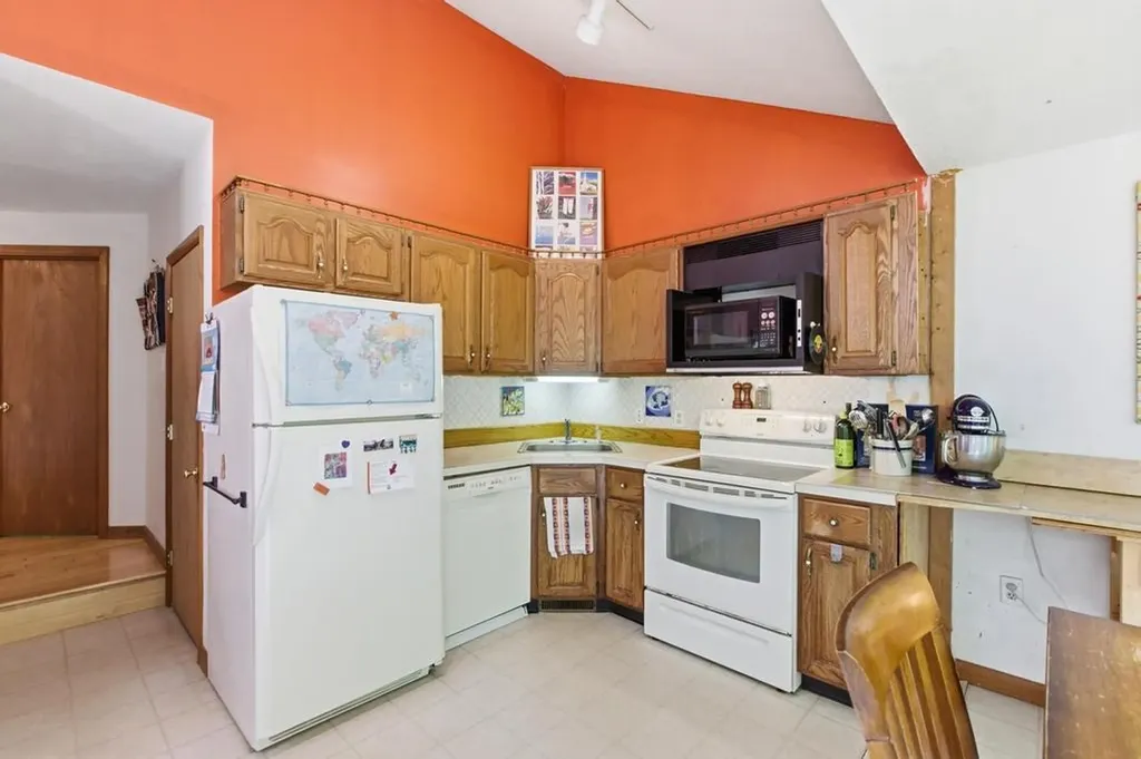 12 Poplar Drive Raymond NH 03077