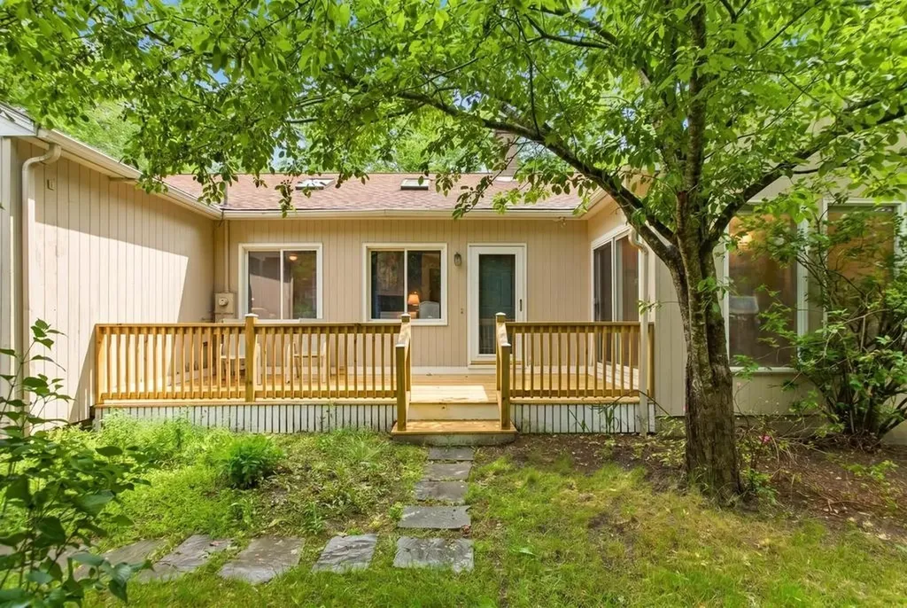 12 Poplar Drive Raymond NH 03077
