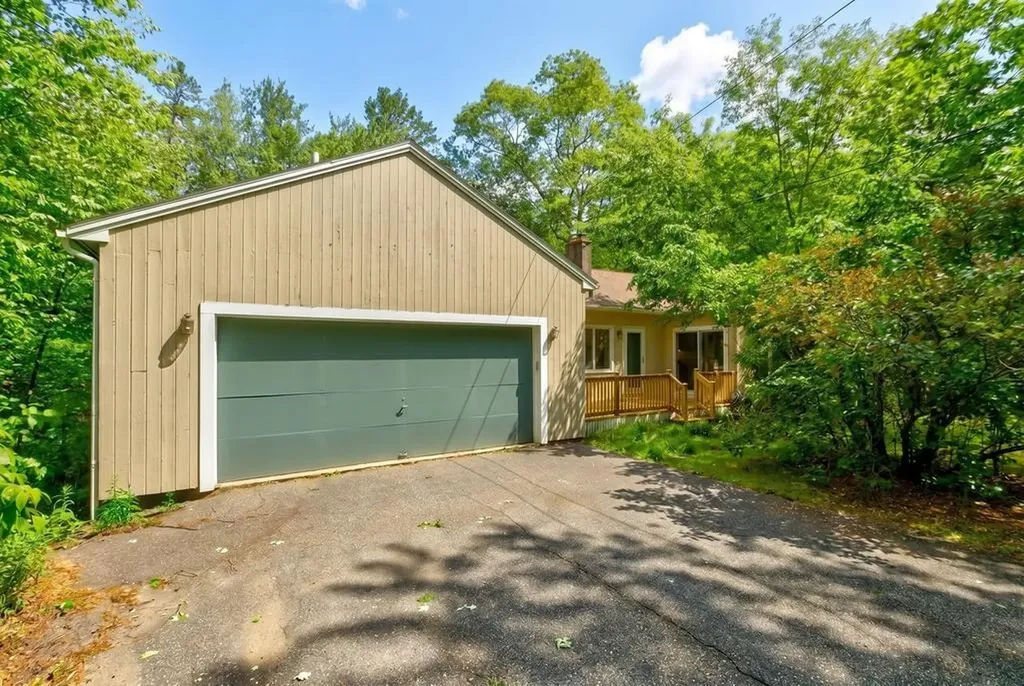12 Poplar Drive Raymond NH 03077