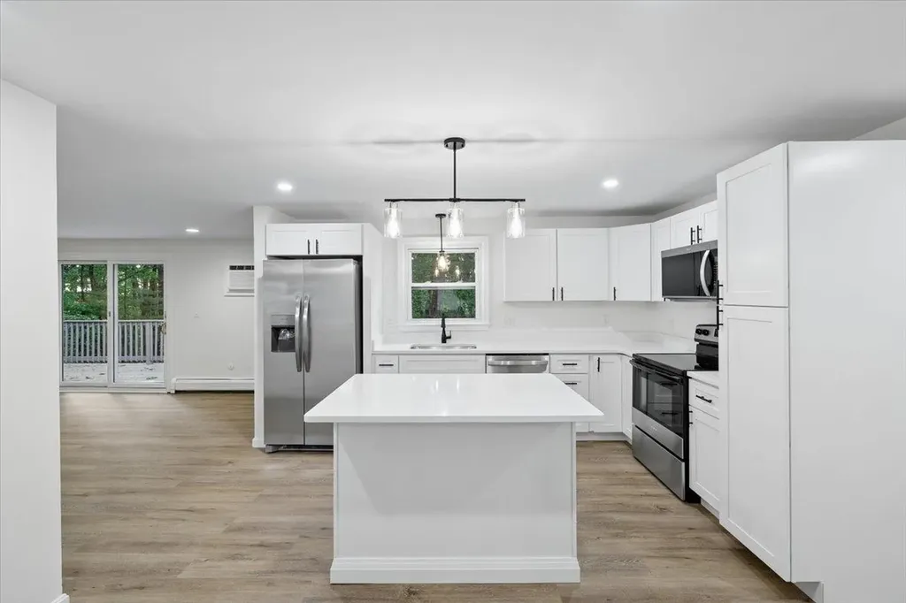6 Colby Lane Pelham NH 03076