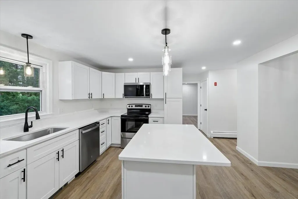 6 Colby Lane Pelham NH 03076