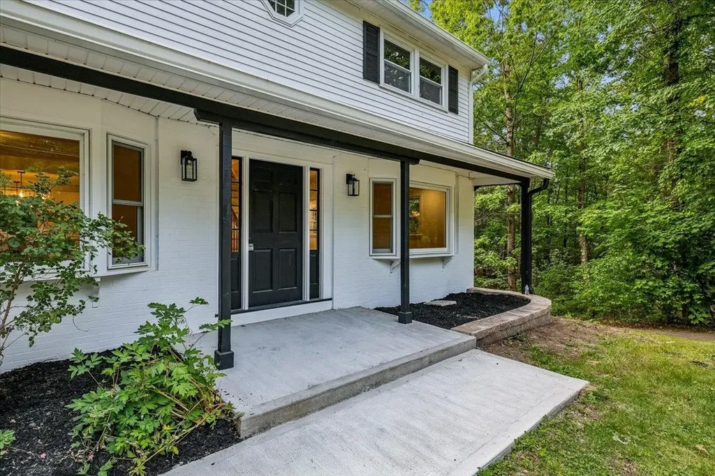 6 Colby Lane Pelham NH 03076