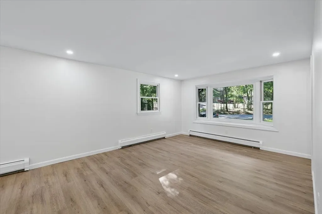 6 Colby Lane Pelham NH 03076
