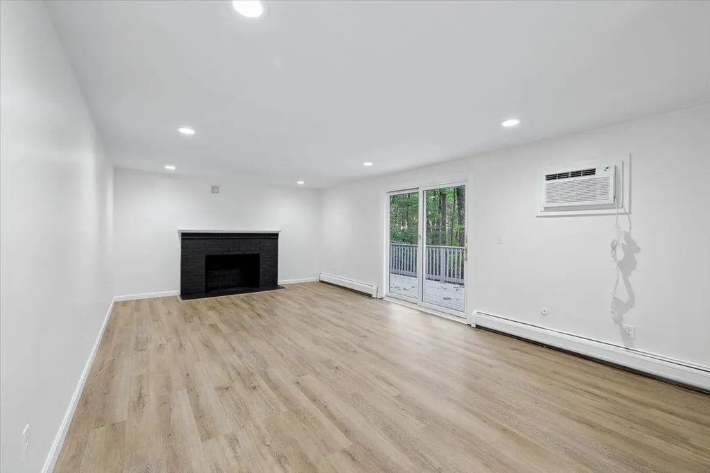 6 Colby Lane Pelham NH 03076
