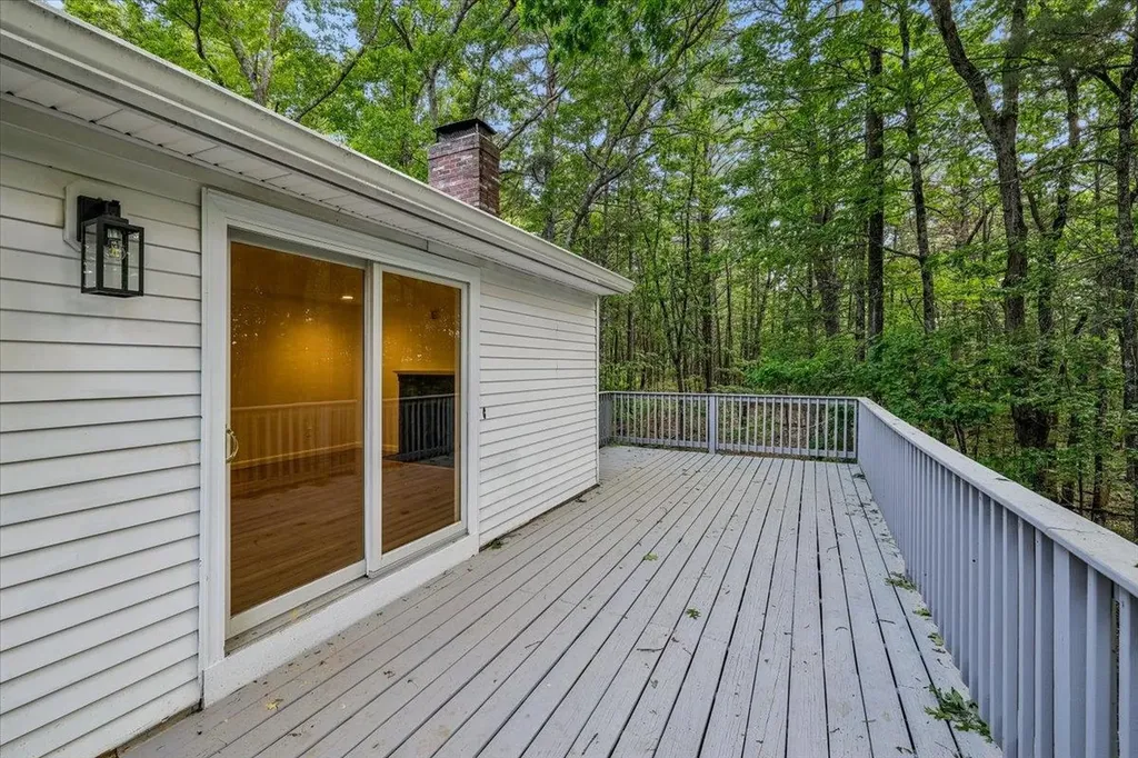 6 Colby Lane Pelham NH 03076