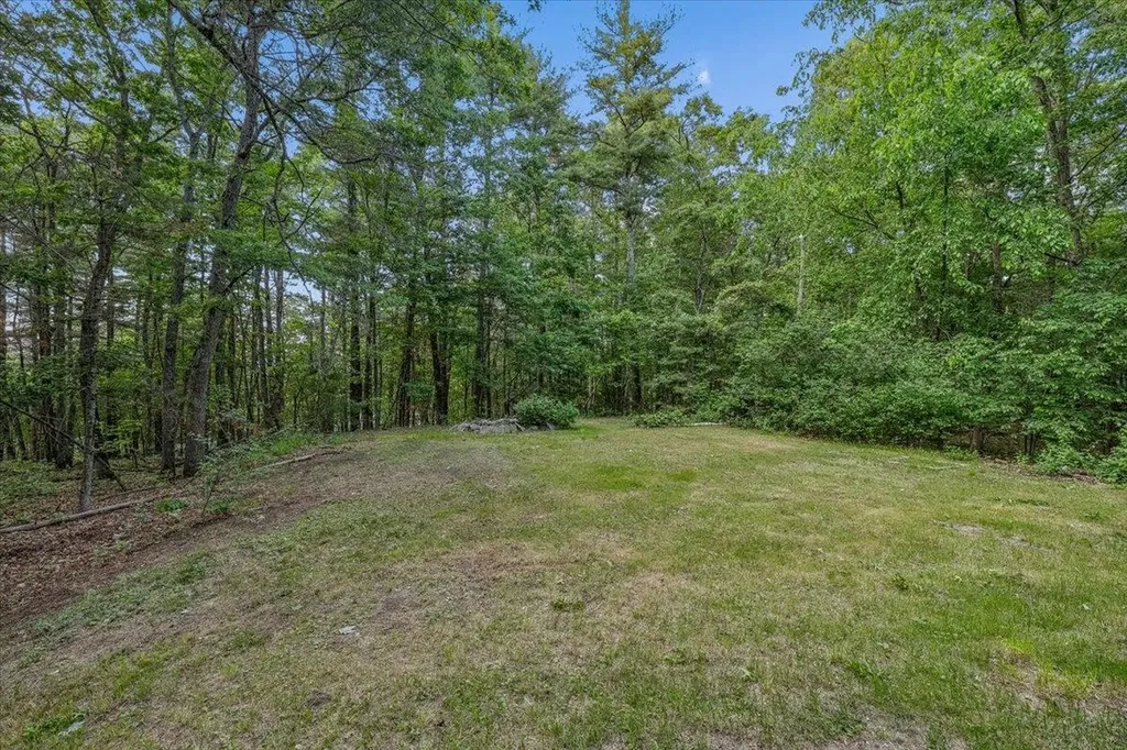 6 Colby Lane Pelham NH 03076