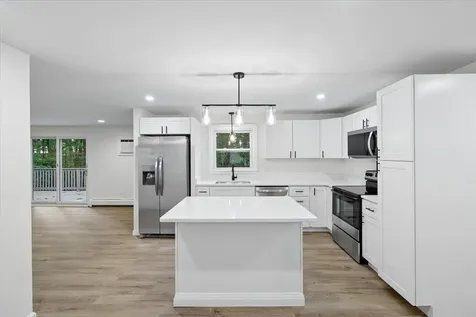 6 Colby Lane Pelham NH 03076