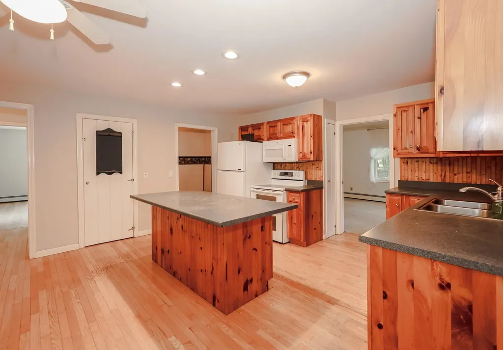 55 Holbrook Hill Road Bedford NH 03110
