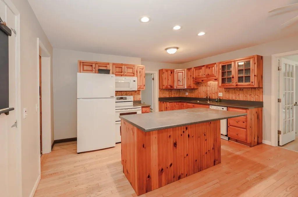 55 Holbrook Hill Road Bedford NH 03110