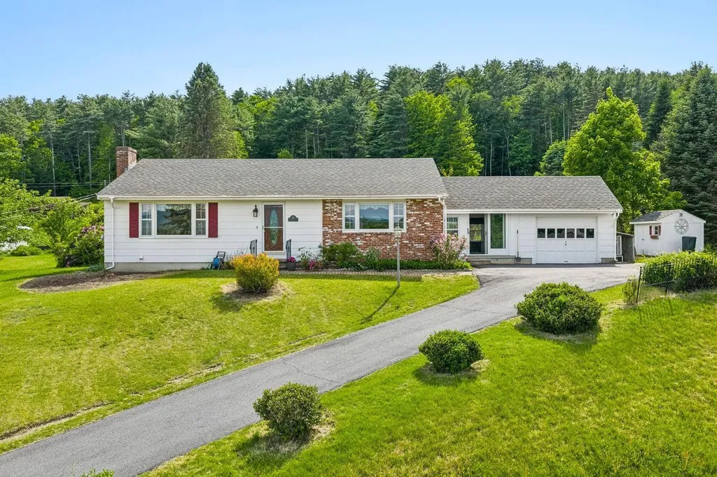 21 Chase Circle Center Harbor NH 03226