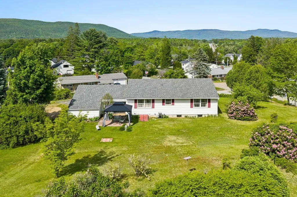 21 Chase Circle Center Harbor NH 03226