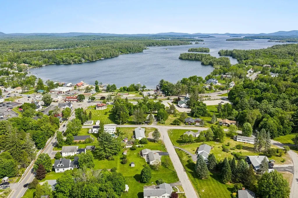 21 Chase Circle Center Harbor NH 03226