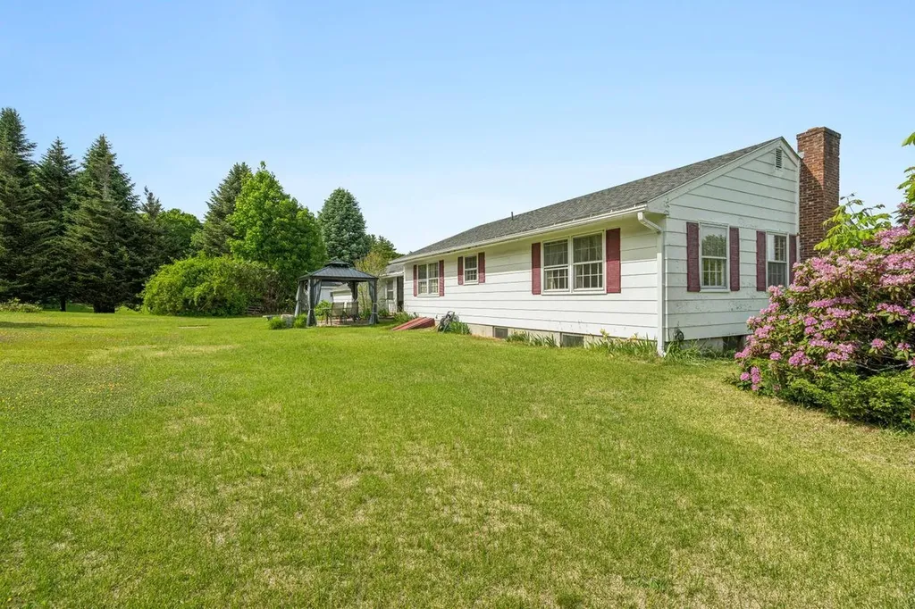 21 Chase Circle Center Harbor NH 03226