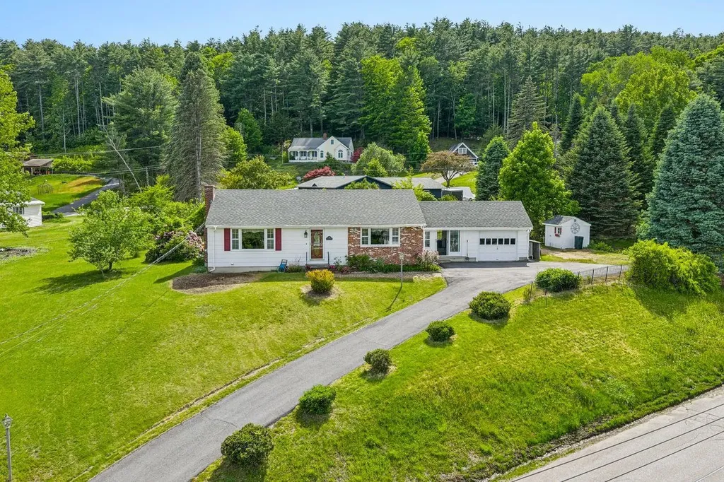 21 Chase Circle Center Harbor NH 03226