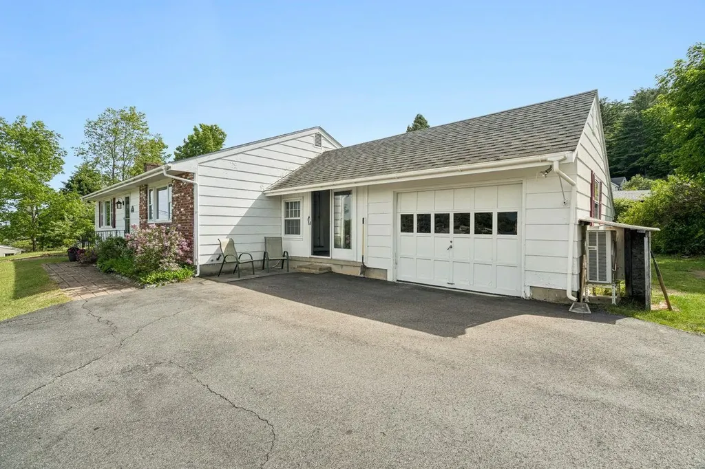 21 Chase Circle Center Harbor NH 03226