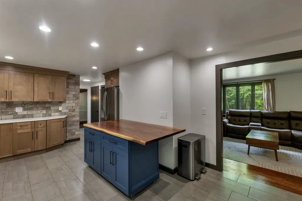 20 Fox Den Road Hollis NH 03049