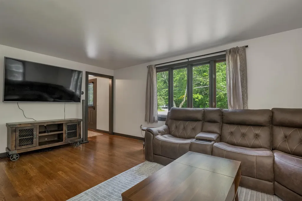 20 Fox Den Road Hollis NH 03049