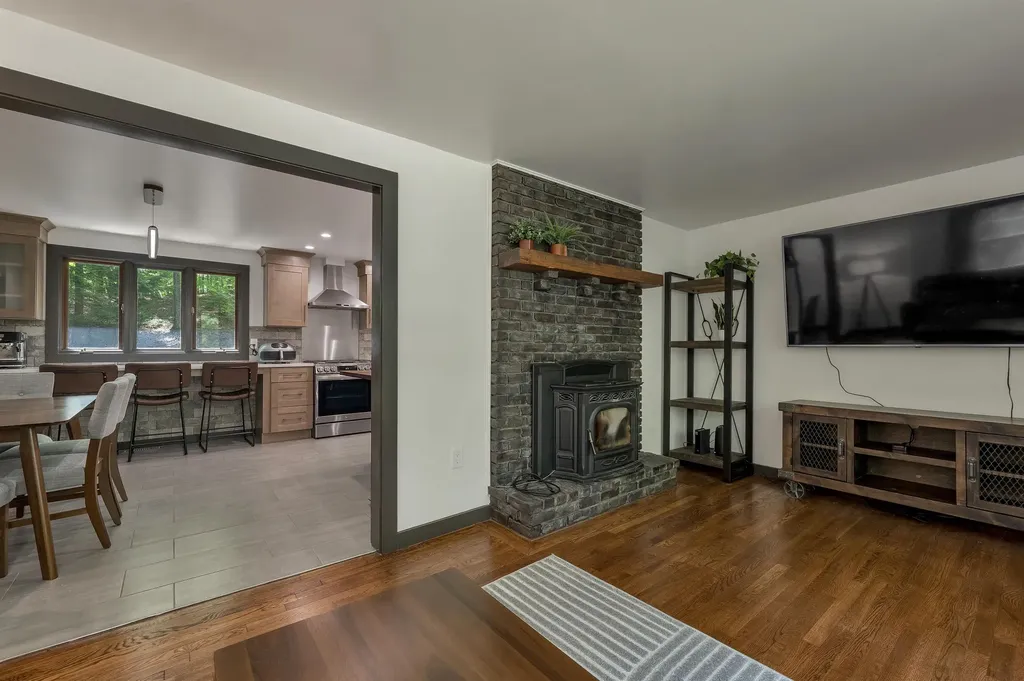 20 Fox Den Road Hollis NH 03049