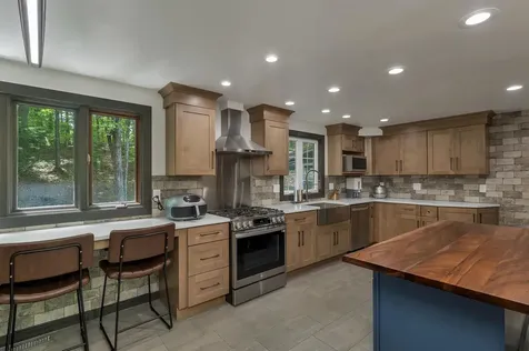 20 Fox Den Road Hollis NH 03049