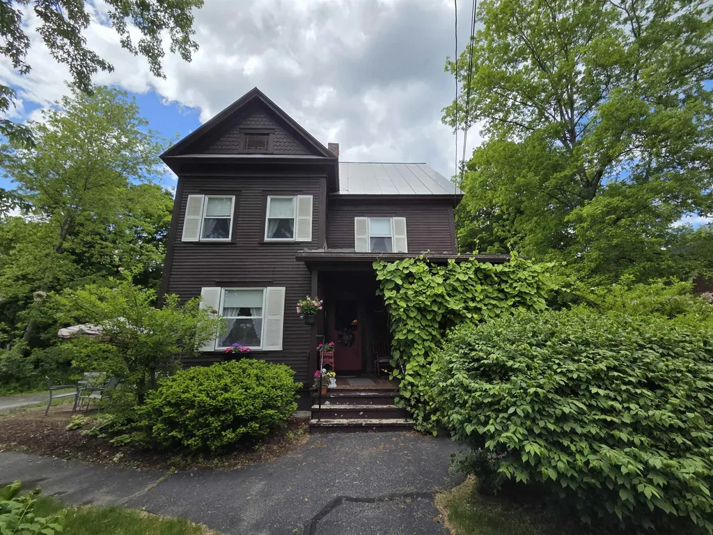 27 Crafts Avenue Lebanon NH 03784
