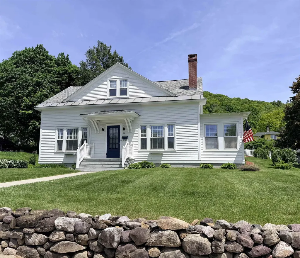 12 Mountain Street Bristol VT 05443