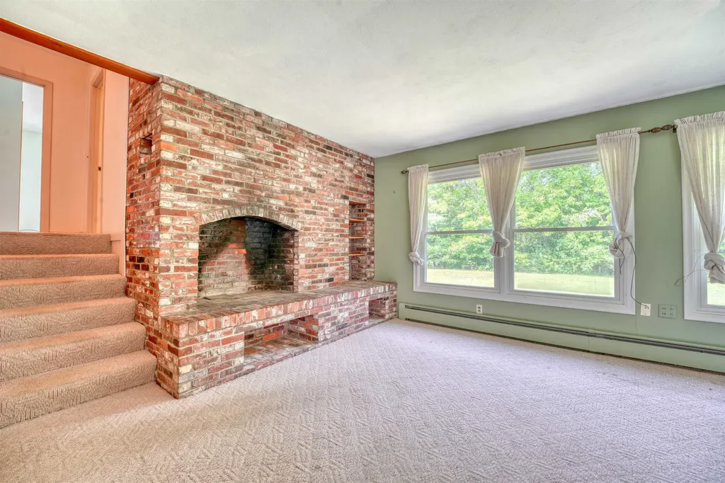 23 Joanne Terrace Laconia NH 03246