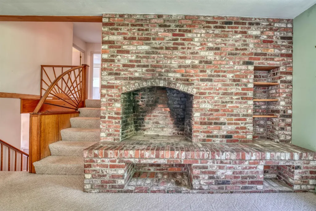 23 Joanne Terrace Laconia NH 03246