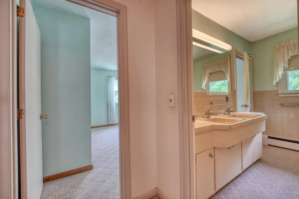 23 Joanne Terrace Laconia NH 03246