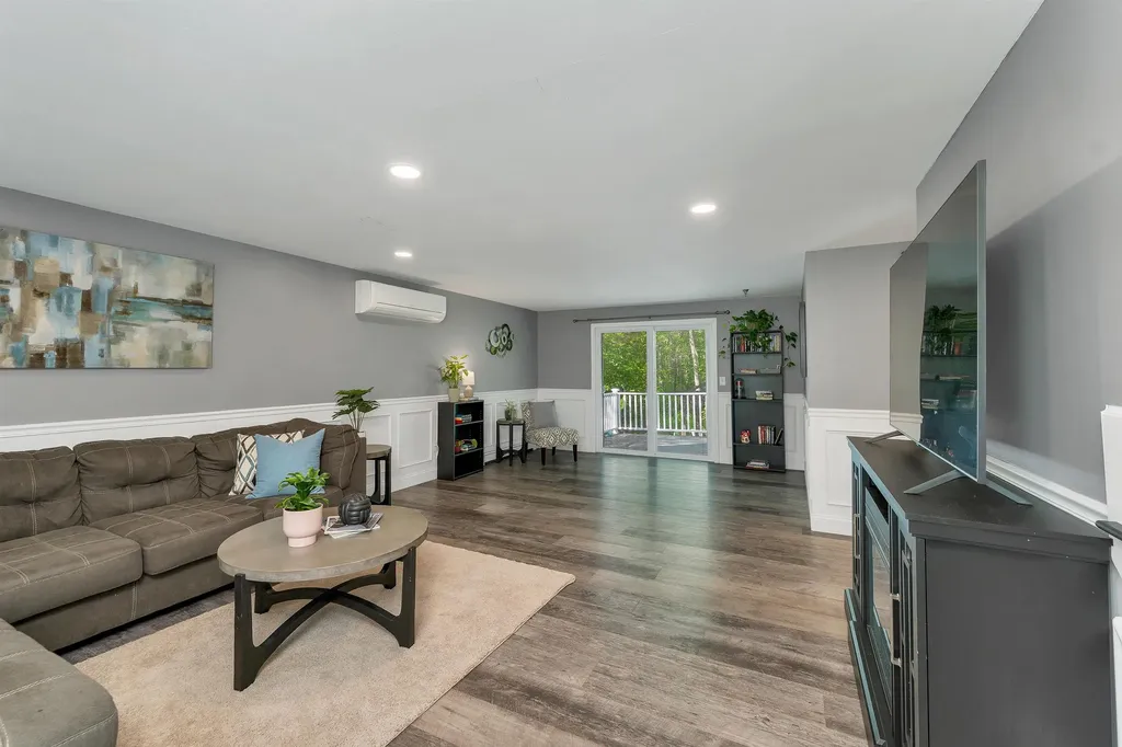 14 Doris Drive Hooksett NH 03106