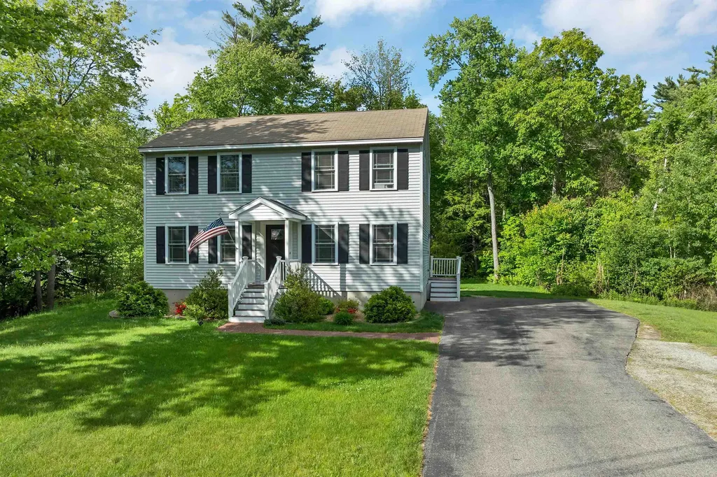 14 Doris Drive Hooksett NH 03106