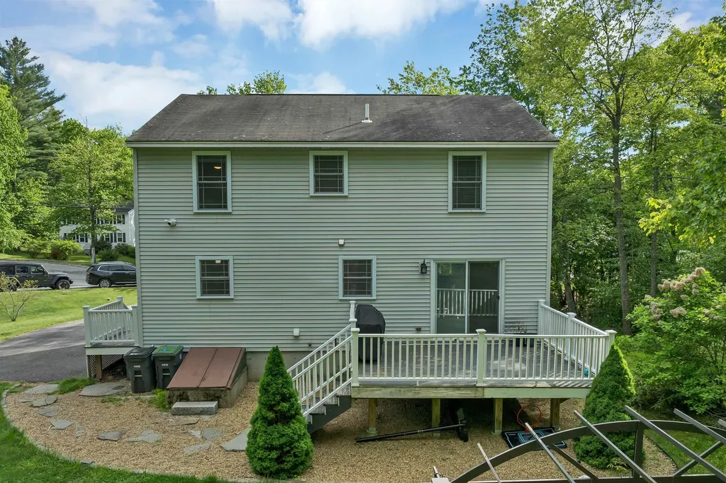 14 Doris Drive Hooksett NH 03106
