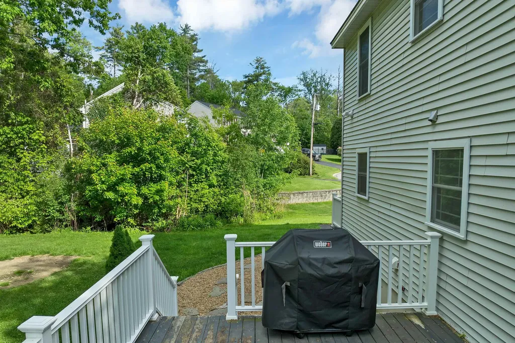 14 Doris Drive Hooksett NH 03106