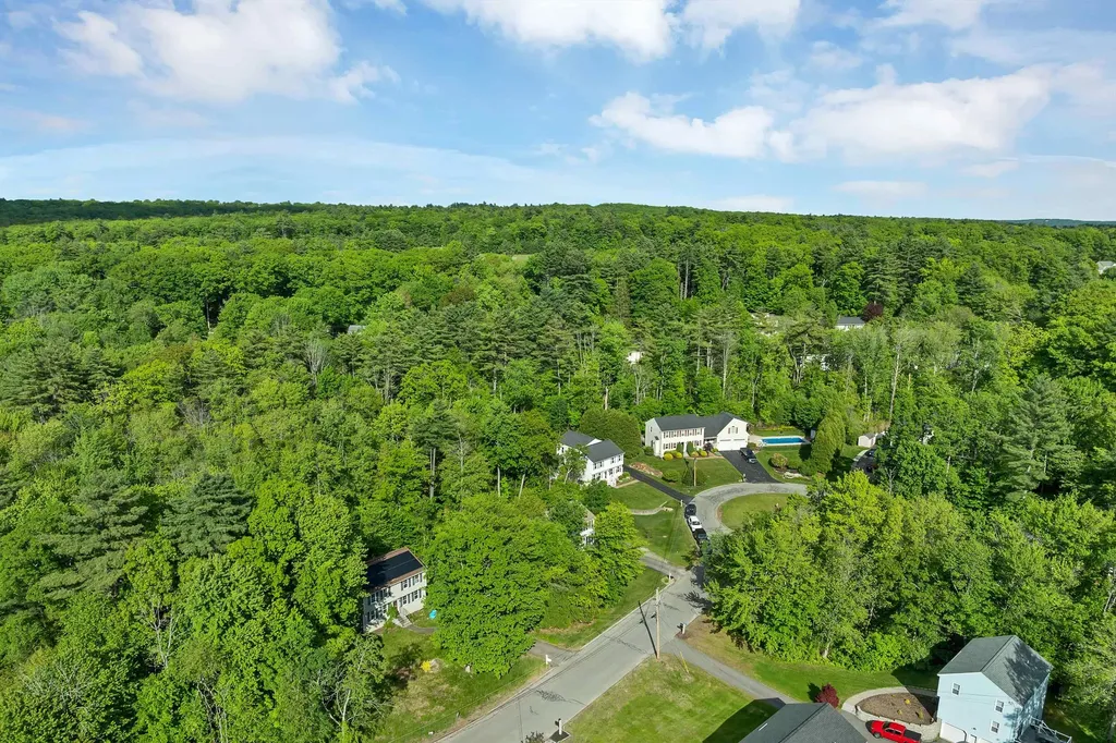 14 Doris Drive Hooksett NH 03106