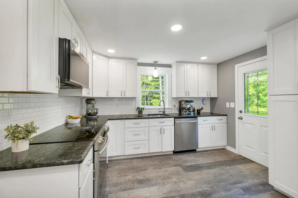 14 Doris Drive Hooksett NH 03106