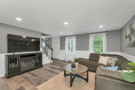 14 Doris Drive Hooksett NH 03106