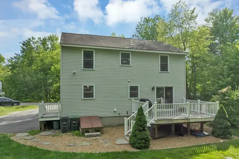 14 Doris Drive Hooksett NH 03106