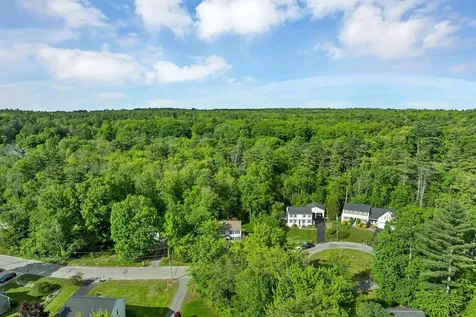 14 Doris Drive Hooksett NH 03106