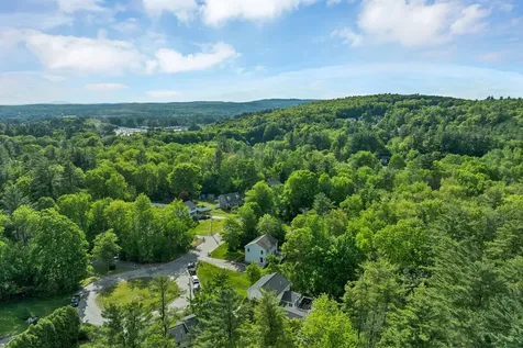 14 Doris Drive Hooksett NH 03106