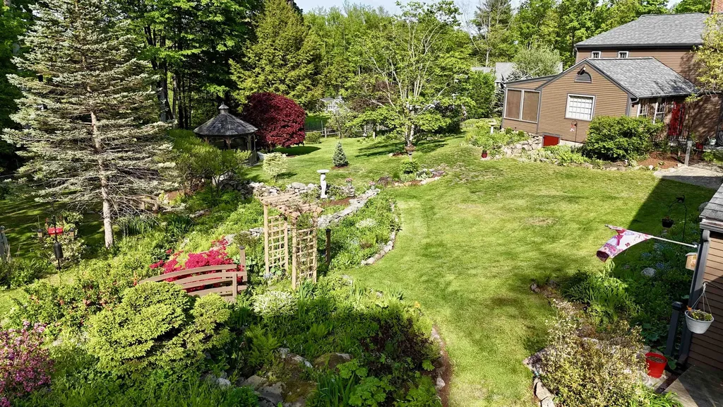32 Sandown Road Danville NH 03819