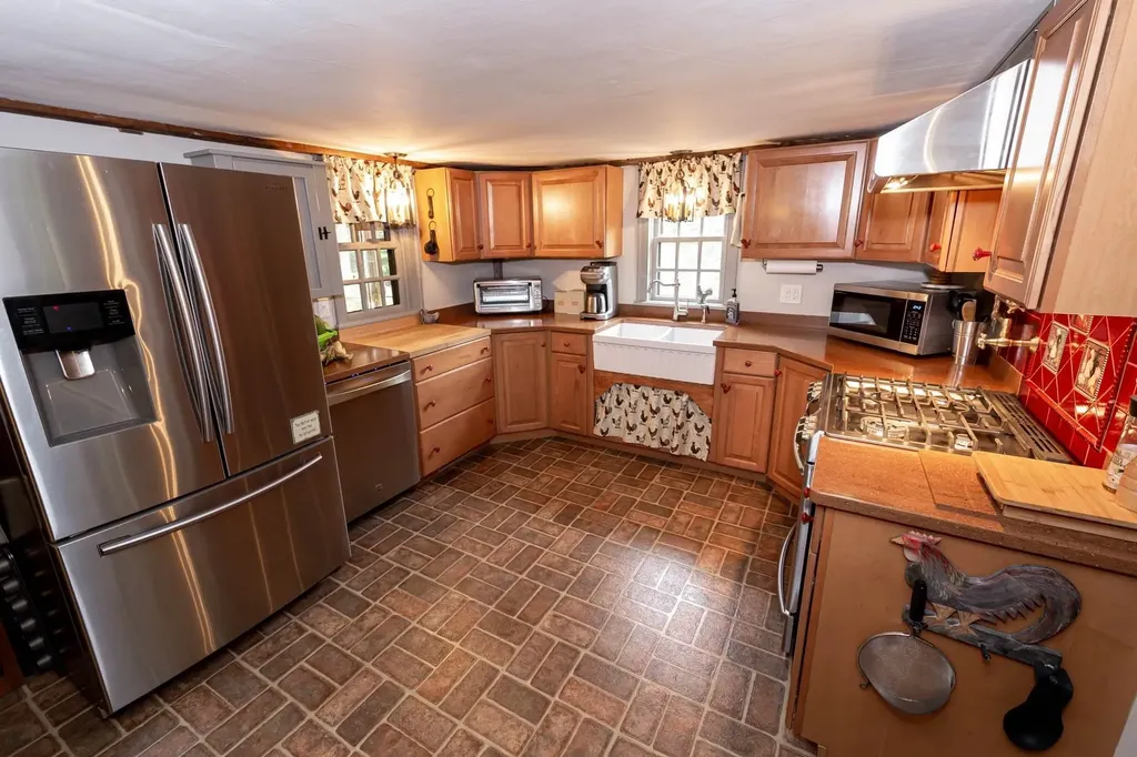 32 Sandown Road Danville NH 03819